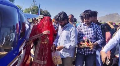 एक झलक देखने के लिए उमड़ी भीड़, सुर्खियों में आया अजयगढ़ का विवाह