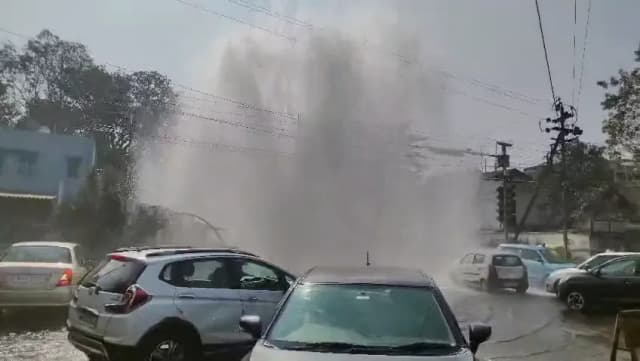 कई फिट ऊपर तक उठा फव्वारा, सड़क बनी दरिया, पानी की भारी बर्बादी; ट्रैफिक जाम से लोग परेशान