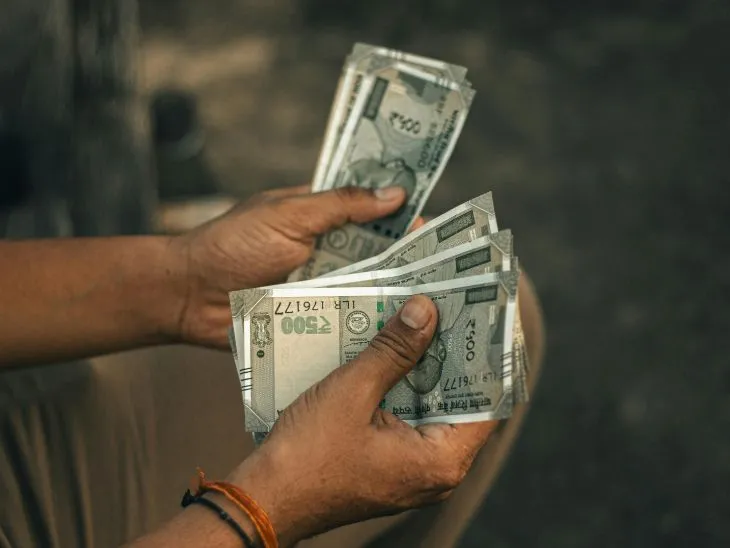 15 साल हर महीने 5000 रुपए महीना निवेश पर किसमें बनेगा बड़ा फंड, देखें रिटर्न का पूरा कैलकुलेशन