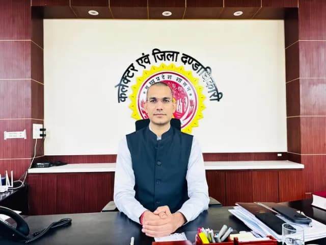 8 पटवारी और 5 पंचायत सचिव सस्पेंड, औचक निरीक्षण के दौरान शिकायतें मिली थीं