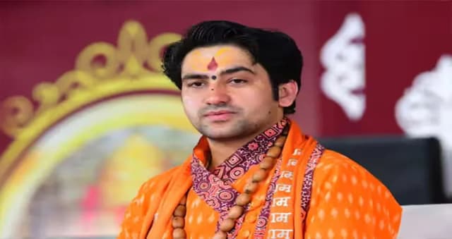 धीरेंद्र शास्त्री बोले- वर्दी के भीतर भी होता है हृदय, संस्कार कोई अपराध नहीं