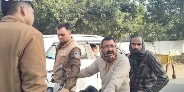 पुलिसकर्मी से कहा– घर छोड़ने आनी पड़ेगी बाइक; कॉन्स्टेबल बोला- वर्दी यहीं उतारूं क्या