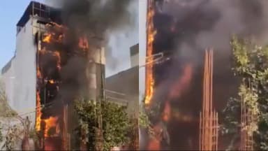 उद्घाटन के दिन ही जलकर हुआ खाक, क्रेन से 12 लोगों का रेस्क्यू