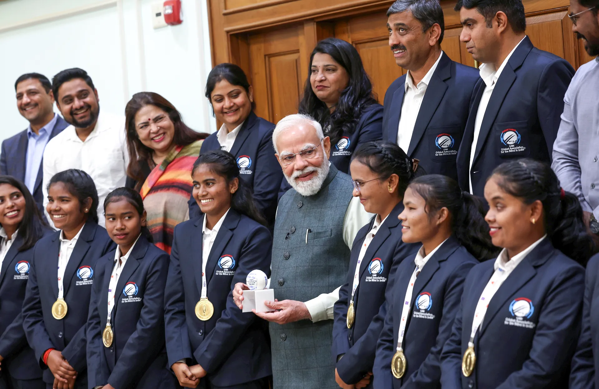 इसके कई फोटो और वीडियो भी वायरल हो रहे हैं। इसमें देखा जा सकता है कि मोदी अपने हाथों से प्लेयर्स को लड्डू खिलाते दिख रहे हैं। ब्लाइंड टी20 वर्ल्ड कप का यह पहला ही सीजन था, जिसे टीम इंडिया ने जीता है।