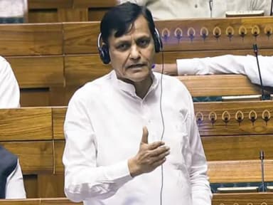 लोकसभा में केंद्र ने दी जानकारी; 2025 में 364 नक्सली ढेर-1022 गिरफ्तार