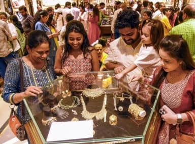 गोल्ड 1.57 लाख प्रति 10 ग्राम, सिल्वर 2.62 लाख, देखें भोपाल से लेकर दिल्ली तक का लेटेस्ट रेट