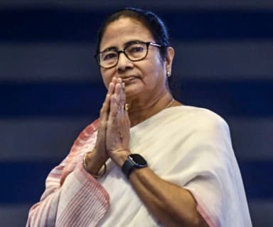 पूर्व PM मनमोहन सिंह के सलाहकार संजय बारू की सलाह; कहा- वे सेल्फ मेड नेता