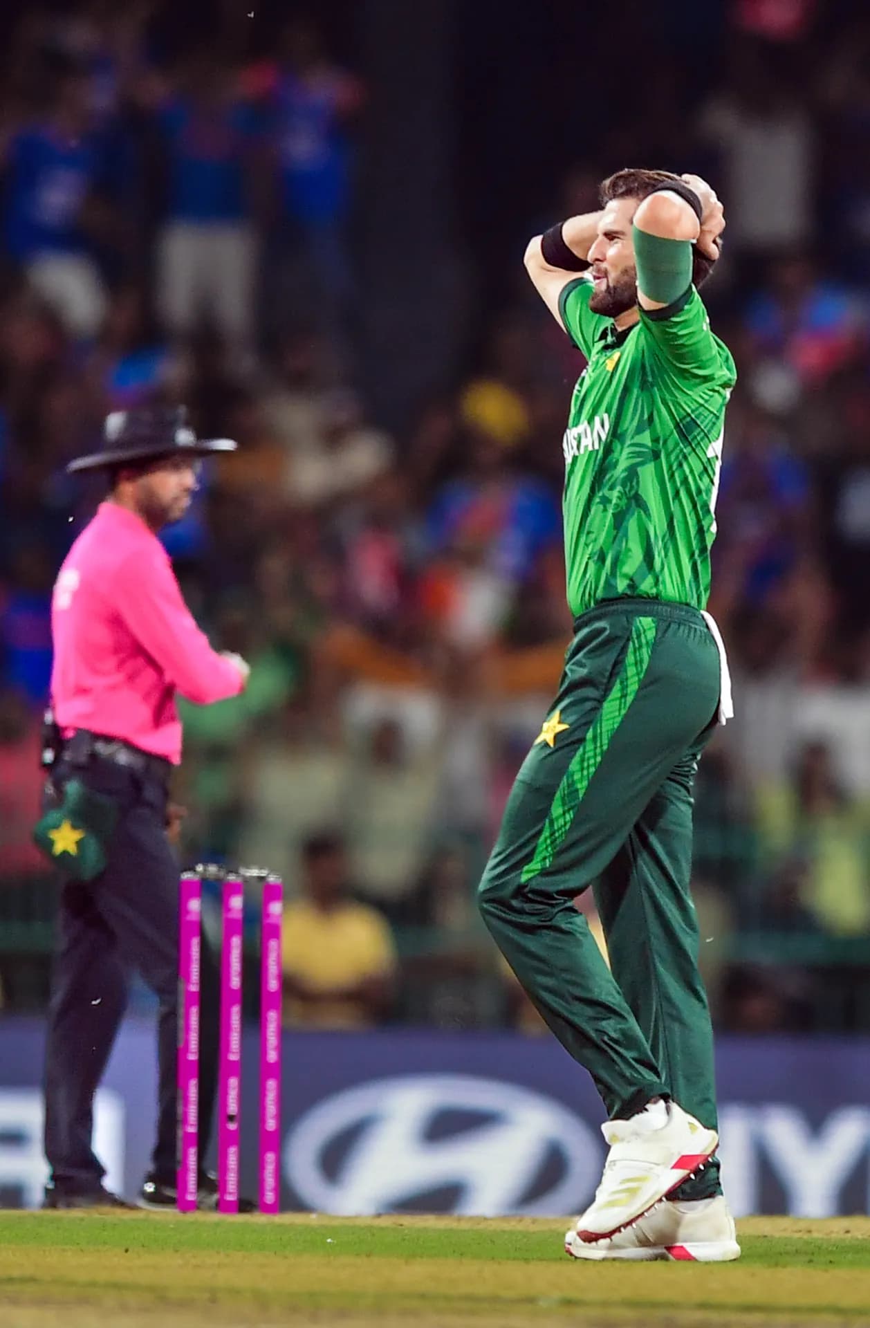 पेसर शाहीन अफरीदी ने भी इस टी20 वर्ल्ड कप में 3 मैच खेले, जिसमें सिर्फ 3 विकेट लिए। इकोनॉमी रेट 18 का रहा।