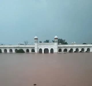 PAK के पंजाब में 2 लाख लोगों को किया गया शिफ्ट, Video