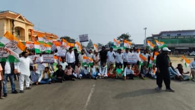 धान खरीदी तिथि बढ़ाने की मांग पर धरना और चक्काजाम