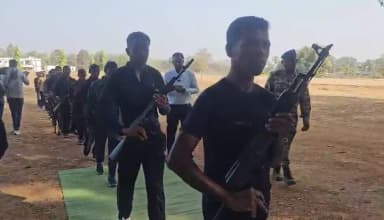 सुकमा में 76 लाख के 21 इनामी नक्सलियों ने हथियार डाले; ऑटोमैटिक हथियार-विस्फोटक सौंपे