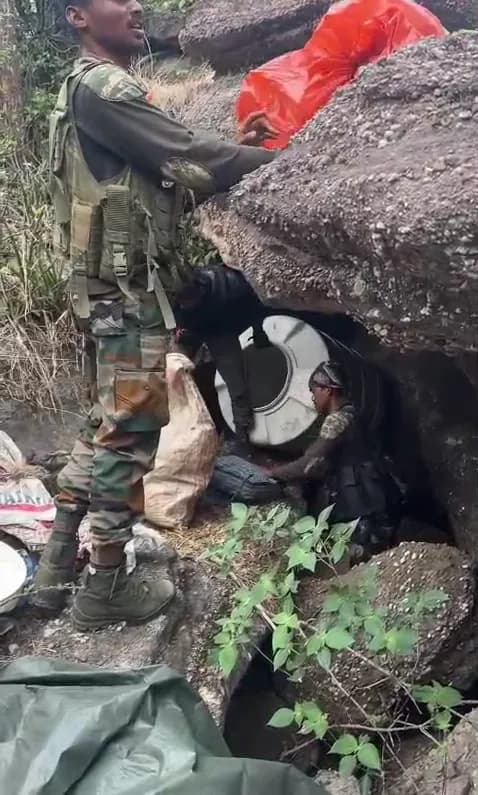 बस्तर के जंगलों से बड़ी मात्रा में नक्सली सामान बरामद