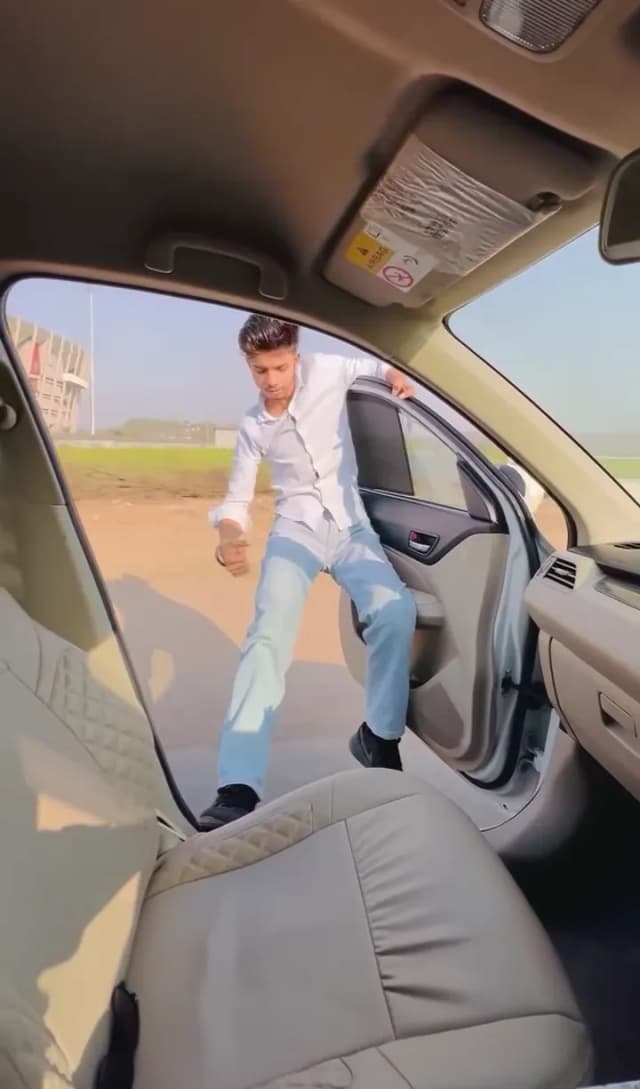 स्टंट का वीडियो वायरल, पुलिस CCTV से कार और चालक की तलाश में जुटी