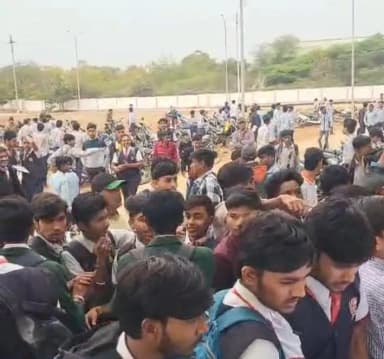 3856 सेंटर पर कड़ी निगरानी, 9 लाख स्टूडेंट्स दे रहे एग्जाम