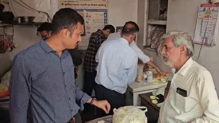 बदबू आने पर खाद्य सुरक्षा विभाग को बुलाया