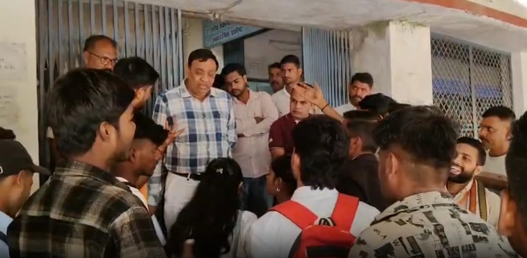 छतरपुर विश्वविद्यालय में छात्रों का प्रदर्शन
