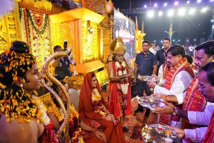 भोपाल में 105 फीट ऊंचे रावण का दहन