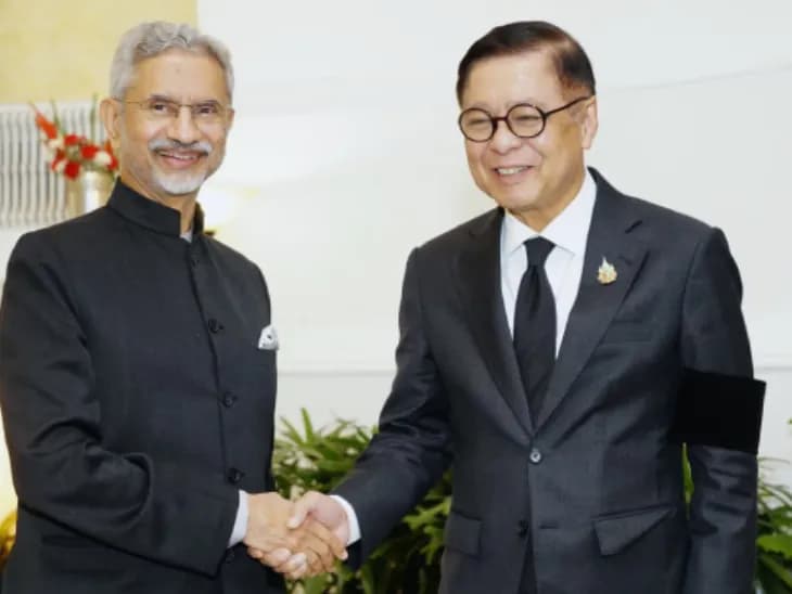 भारत के विदेश मंत्री एस जयशंकर ने सोमवार को नई दिल्ली में थाईलैंड के अपने समकक्ष सिहासक फुआंगकेटकियो के साथ मीटिंग की।