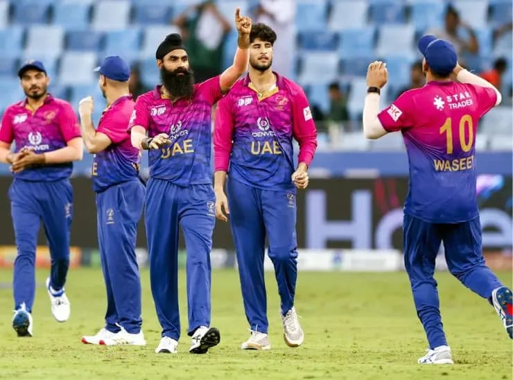 UAE ने एशिया कप 2025 में तीन मुकाबले खेले। उसे तीनों मैचों में हार का सामना करना पड़ा। इस टीम में कई ऐसे खिलाड़ी हैं जो भारतीय और पाकिस्तानी मूल के हैं। (फोटो सोर्स: सोशल मीडिया)