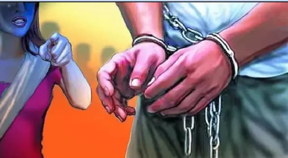 ग्राम रायपुरा में मनिहारी का सामान बेचकर घर लौट रही थीं युवतियों से छेड़छाड़ का आरोप। (फाइल फोटो)