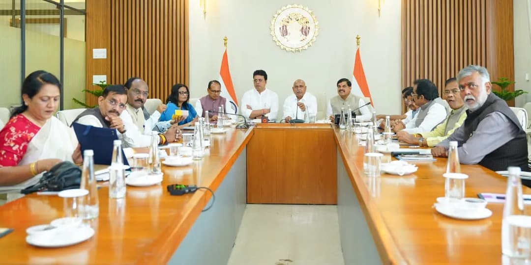 मुख्यमंत्री निवास में बीजेपी कोर कमेटी की बैठक में सीएम डॉ मोहन यादव, प्रदेश प्रभारी विप्लव देव, प्रदेशाध्यक्ष हेमंत खंडेलवाल, केंद्रीय मंत्री शिवराज सिंह समेत अन्य सदस्य।