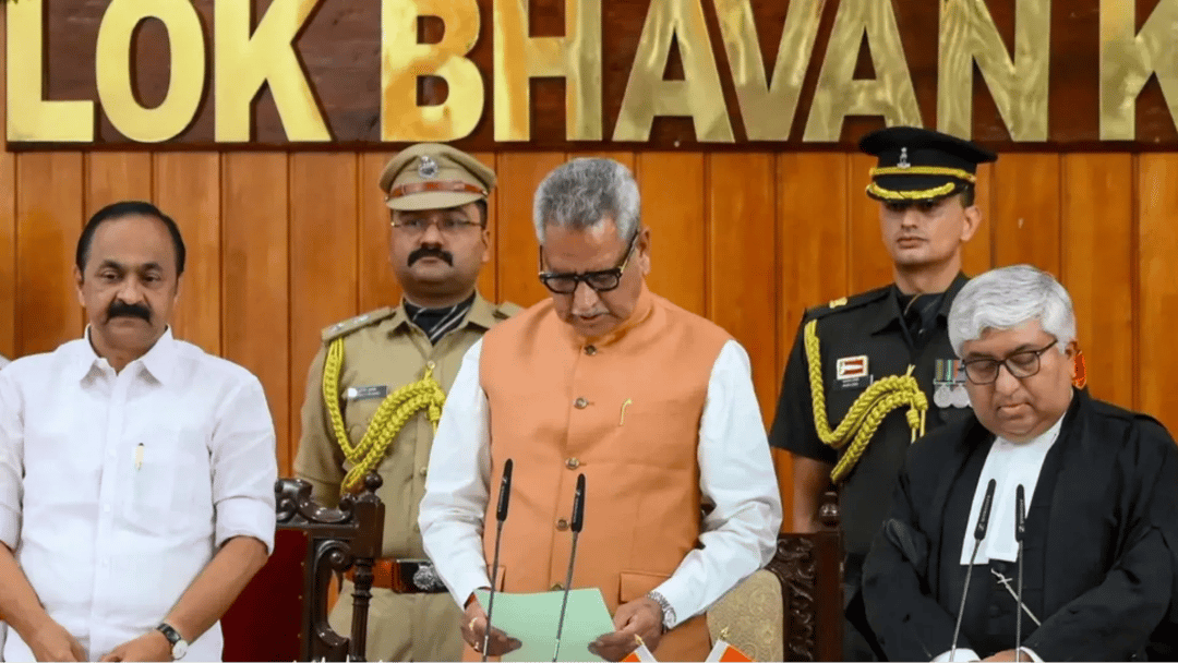केरल के राज्यपाल के शपथ लेते ही विवाद