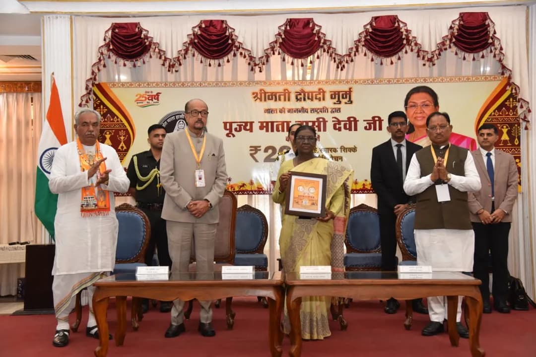 राष्ट्रपति द्रौपदी मुर्मू ने रायपुर के छत्तीसगढ़ मंडपम में अनावरण किया; राज्यपाल रमेन डेका और सीएम साय रहे मौजूद