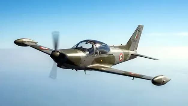 4 पायलटों की मौत, SF-260 प्लेन्स की उड़ानों पर रोक