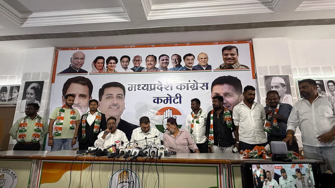 कई पदाधिकारियों ने थामा कांग्रेस का हाथ, PCC चीफ जीतू पटवारी ने किया वेलकम