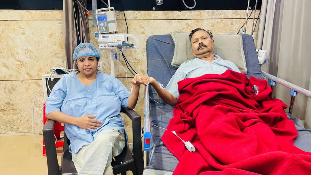 करवा चौथ पर पत्नी ने पेश की प्रेम-समर्पण की मिसाल