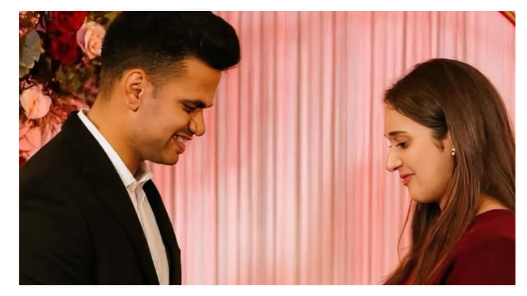 सानिया और अर्जुन ने अगस्त 2025 में एक प्राइवेट सेरेमनी में सगाई की थी। (सोशल मीडिया)