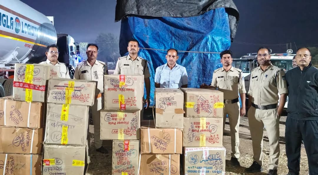 मुखबिर की सूचना पर पुलिस ने की थी ट्रक की घेराबंदी