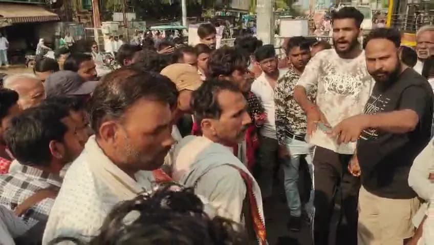 परिजनों ने युवक पर प्रताड़ना के लगाए आरोप