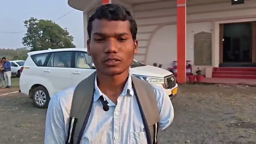 उमरिया में दिव्यांग आदिवासी छात्र की पढ़ाई पर संकट