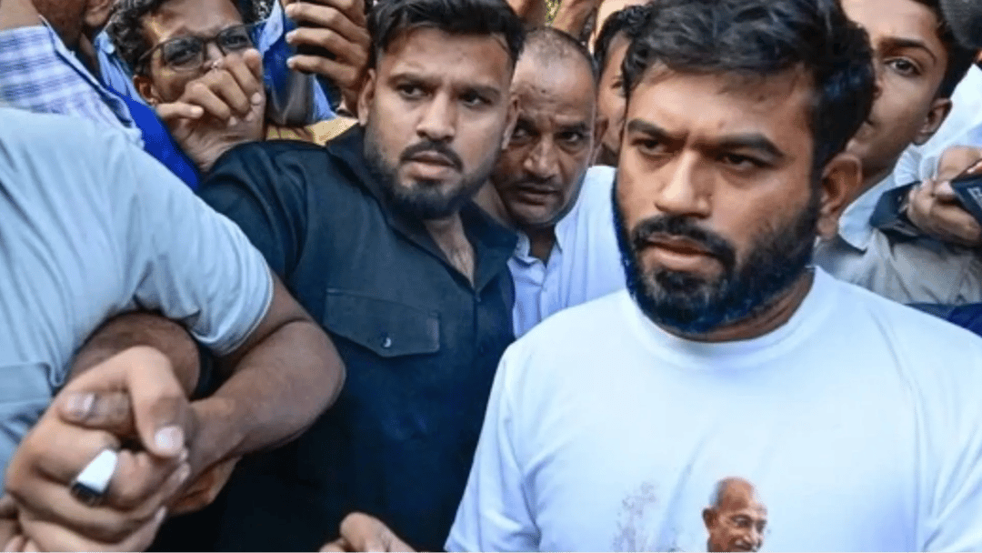 एक दिन दिल्ली पुलिस की हिरासत में रहे; बॉन्ड भरने की शर्त पर जमानत