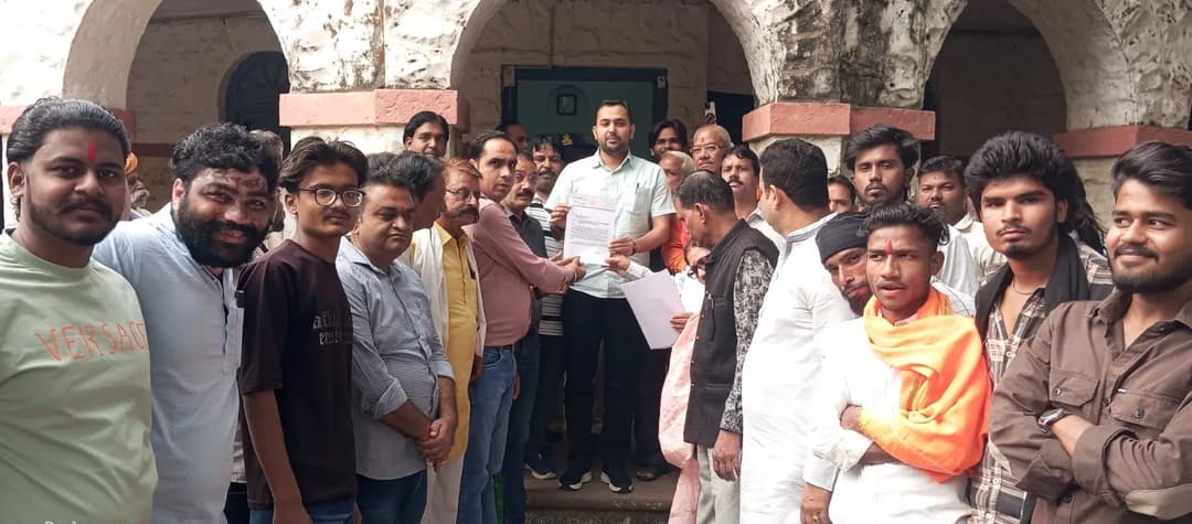 राघोगढ़ में सिंधिया के पोस्टर हटाने पर विवाद, भाजपा ने लगाया एकतरफा कार्रवाई का आरोप