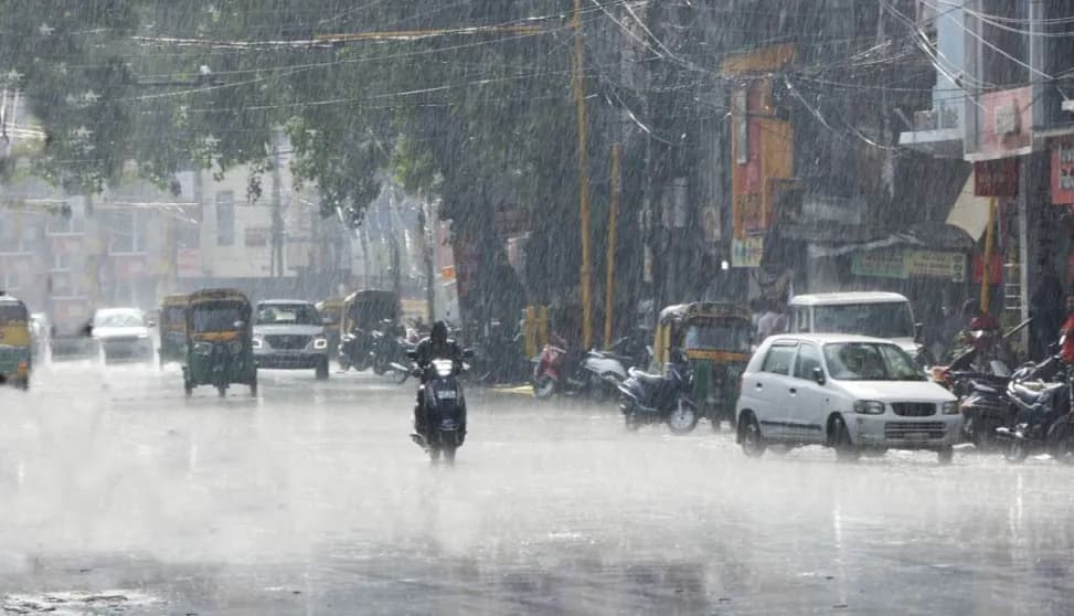 12 जिलों में भारी बारिश का अलर्ट, करवा चौथ पर चांद के दर्शन में आ सकती है बाधा; रात में बढ़ने लगी ठंड