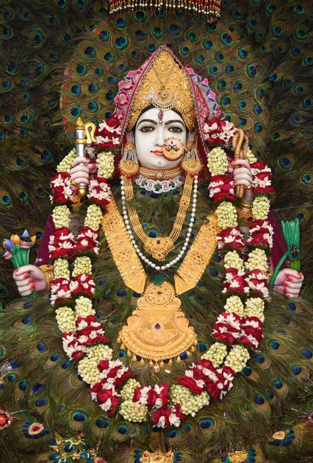 नवरात्र के दौरान त्रिपुर सुंदरी के श्रीधाम दरबार में लगता है श्रद्धालुओं का जमावड़ा।