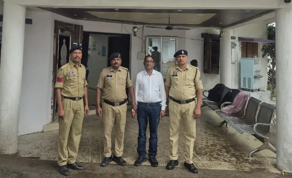 छात्रा को अश्लील वीडियो भेजने वाला प्रोफेसर 24 घंटे में अरेस्ट