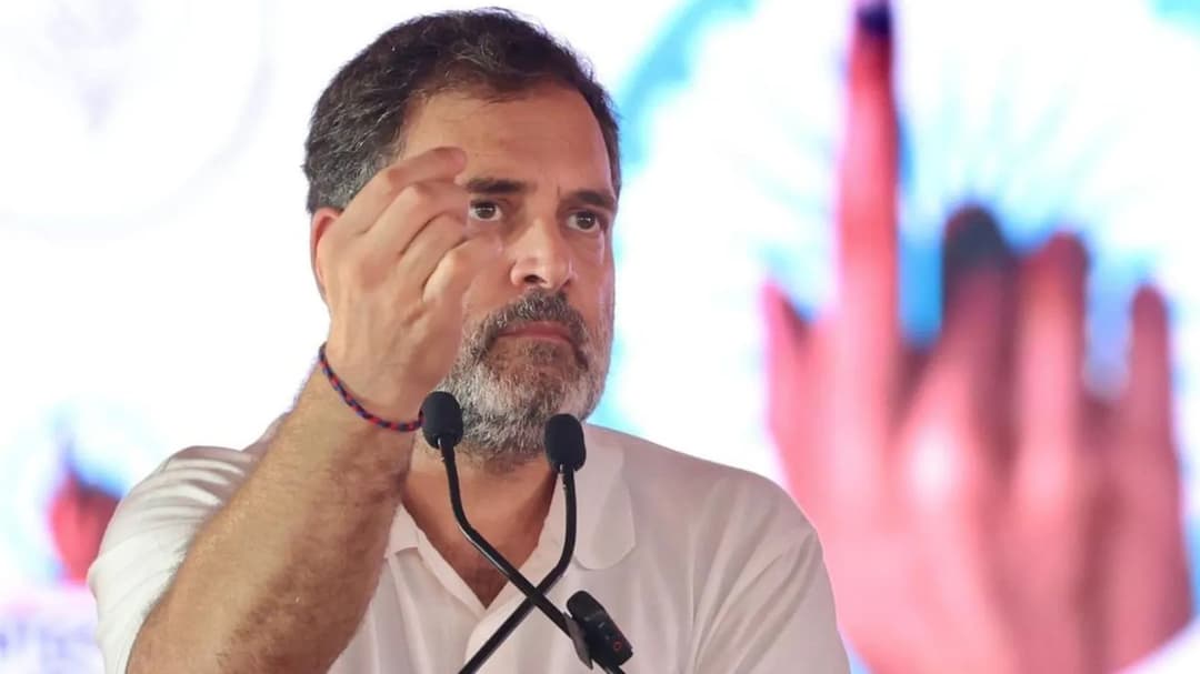 राहुल गांधी ने एक सोशल मीडिया पोस्ट में यूनिवर्सिटी द्वारा स्टूडेंट्स को प्रोटेस्ट में न जाने की एडवाइजरी को छात्रों के अधिकारों का हनन बताया है।