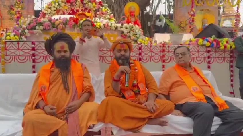 बालाघाट में कथा के लिए पहुंचे पंडित रोहित रिछारिया महाराज ने गौहत्या रोकने और सनातन धर्म की रक्षा के लिए हिंदू समाज से एकजुट होने की अपील की।