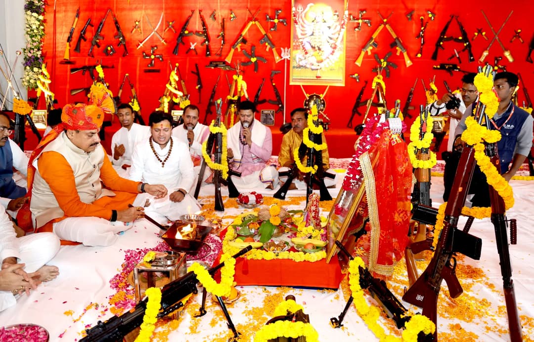 सीएम ने नए एप का किया शुभारंभ, 51 हाईटेक बाइकों की सौंपी चाबी; दिग्विजय की सनातन यात्रा पर कसा तंज