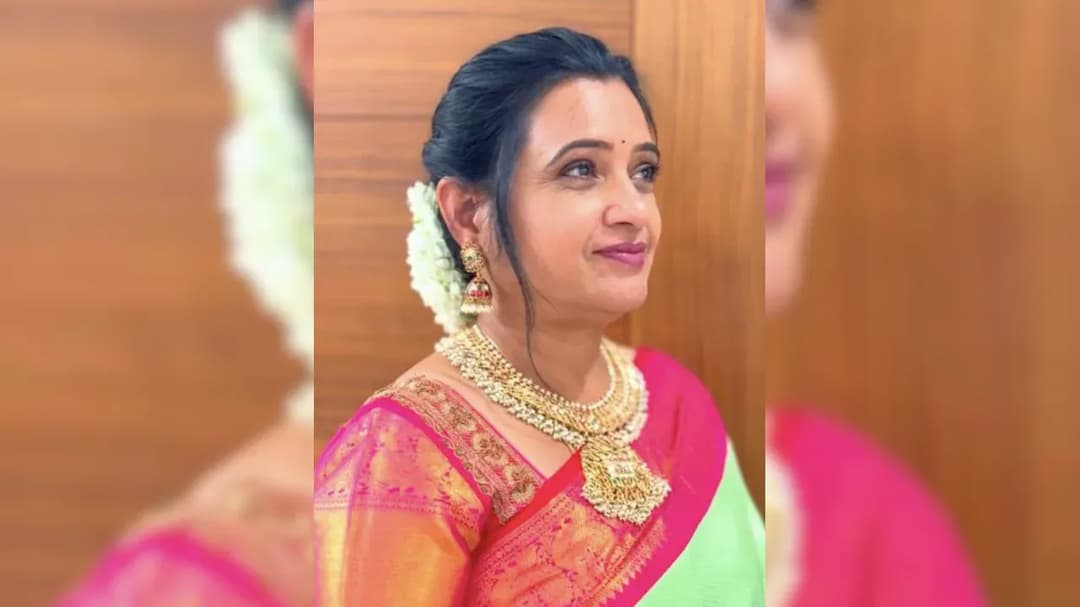 हत्या वाले दिन एक आरोपी मंकी कैप और गलब्स पहनकर घर में घुसा। उसे बेडरूम में ढ़ाई लाख रुपए लेकर भागने लगा। लेकिन उसकी मंकी कैप खिसक गई और रूपा रेड्डी ने उसे पहचान लिया। इसके बाद उसने चाकू से हमला कर दिया। (फाइल फोटो)