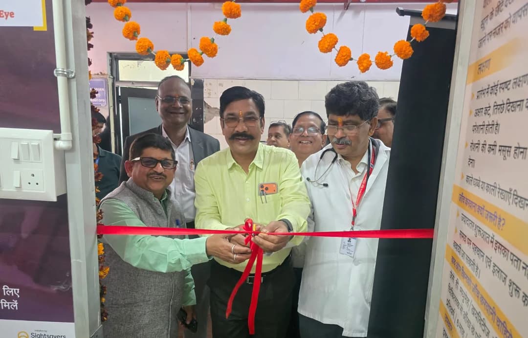 जेपी हॉस्पिटल में डायबिटिक रेटिनोपैथी जांच केंद्र का शुभारंभ करते हुए।