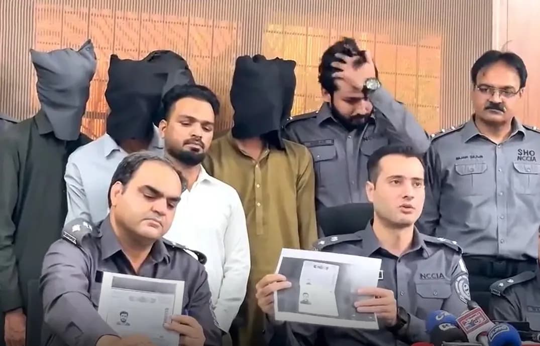 इनमें 4 भारतीय-3 पाकिस्तानी आरोपी; कनाडा में बैठ कर AI से बैंकों को चूना लगाया