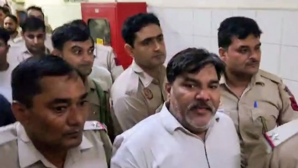 ताहिर हुसैन एक और केस में दोषी करार