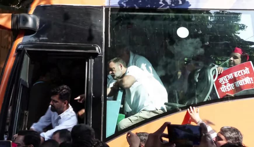 राहुल गांधी के नेतृत्व में विपक्षी नेताओं का सुप्रीम कोर्ट तक मार्च