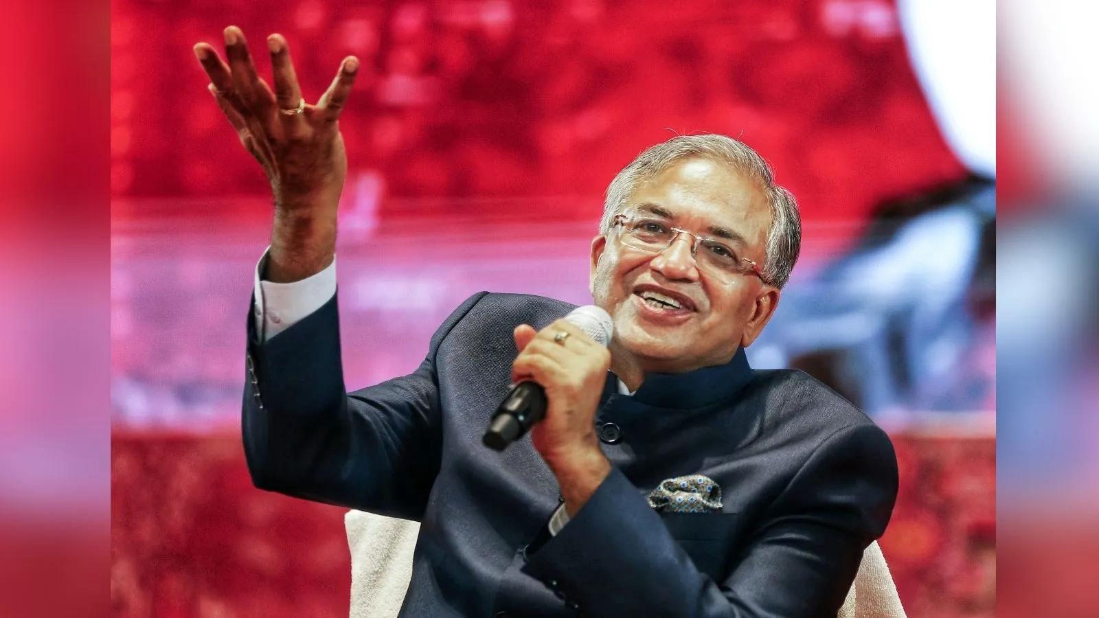 केरलम की कांग्रेस सरकार ने मुख्य चुनाव आयुक्त (CEC) ज्ञानेश कुमार को हटाने और चुनाव आयुक्तों की अपॉइंटमेंट प्रोसेस बदलने की मांग की।