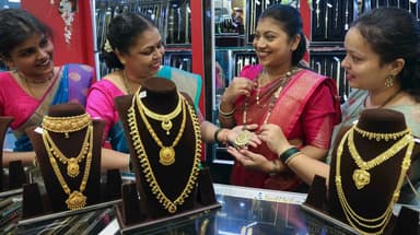 24 कैरेट गोल्ड 1.42 लाख प्रति 10 ग्राम, सिल्वर 1.99 लाख प्रति किलो; जानें क्या कहते हैं एक्सपर्ट्स के आगे के ट्रेंड्स