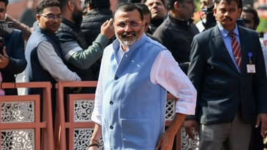 इल्हान उमर-रो खन्ना से राहुल गांधी का क्या रिश्ता है, नेविल रॉय से क्यों मिलते हैं, विदेश जाकर करते क्या हैं